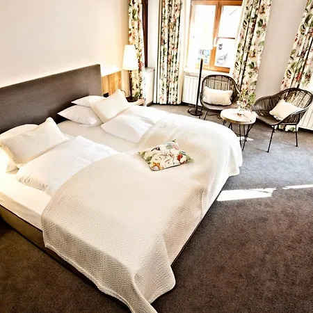 Gasthof Historisches Hirschen Gaienhofen (Baden-Wurttemberg)